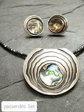 Lade das Bild in den Galerie-Viewer, Collier mit Perlmutt
